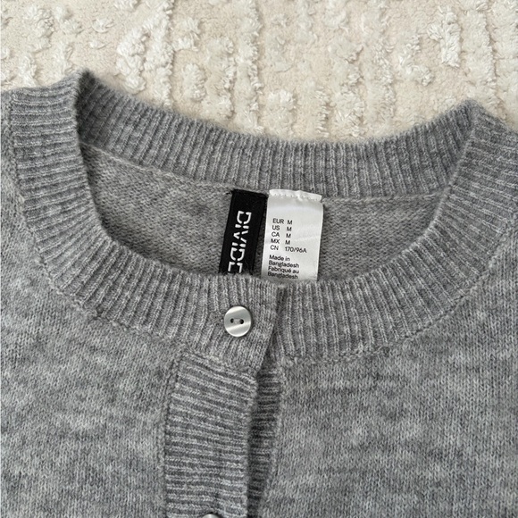 H&M sweater - Picture 2 of 3